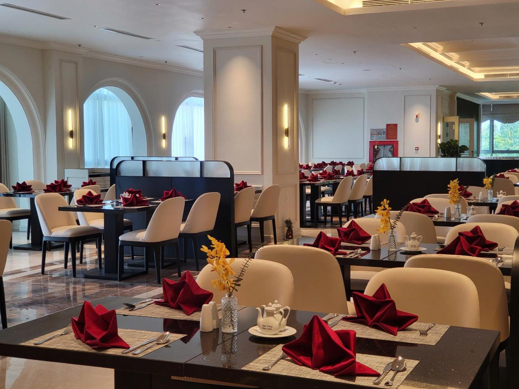 Cosmo Stars Hotel Bac Lieu Zewnętrze zdjęcie