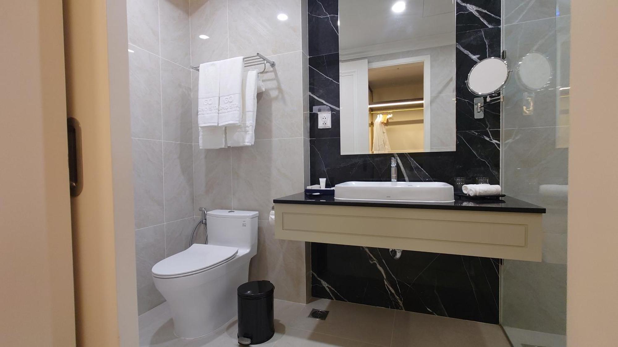 Cosmo Stars Hotel Bac Lieu Zewnętrze zdjęcie